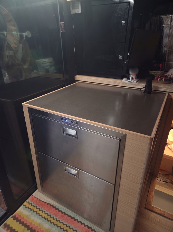 Fridge/freezer drawer unit